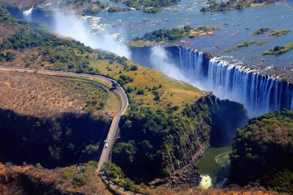 Chutes Victoria : Une aventure au cœur de la nature sauvage africaine