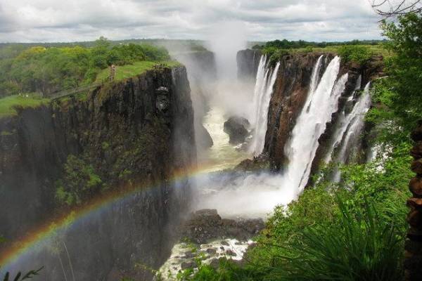 Chutes Victoria : Une aventure au cœur de la nature sauvage africaine